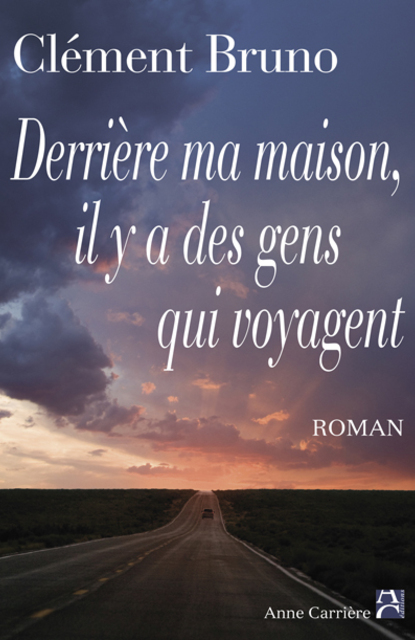 Derrière ma maison, il y a des gens qui voyagent
